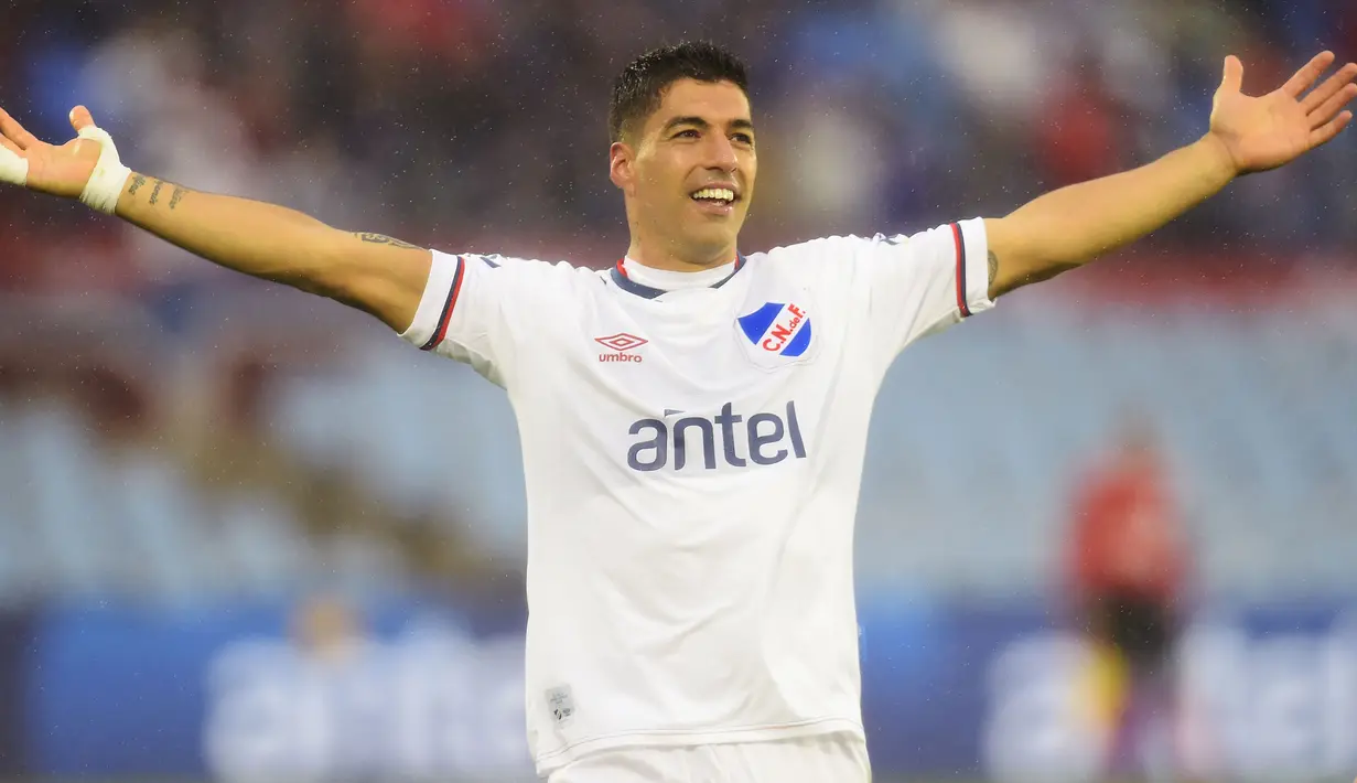 Nacional menjadi klub pertama yang dibela Luis Suarez. Klub lokal Uruguay tersebut dibelanya selama dua musim pada 2004/2005 dan 2005/2006. Tampil dalam total 35 laga, ia sukses mencetak 12 gol. Pada 2022 ia kembali membela Nacional selama setengah musim dan total tampil dalam 16 laga dengan mencetak 8 gol. Bersama Nacional dalam dua periode, ia total mencetak 20 gol dari 51 laga. (AFP/Dante Fernandez)