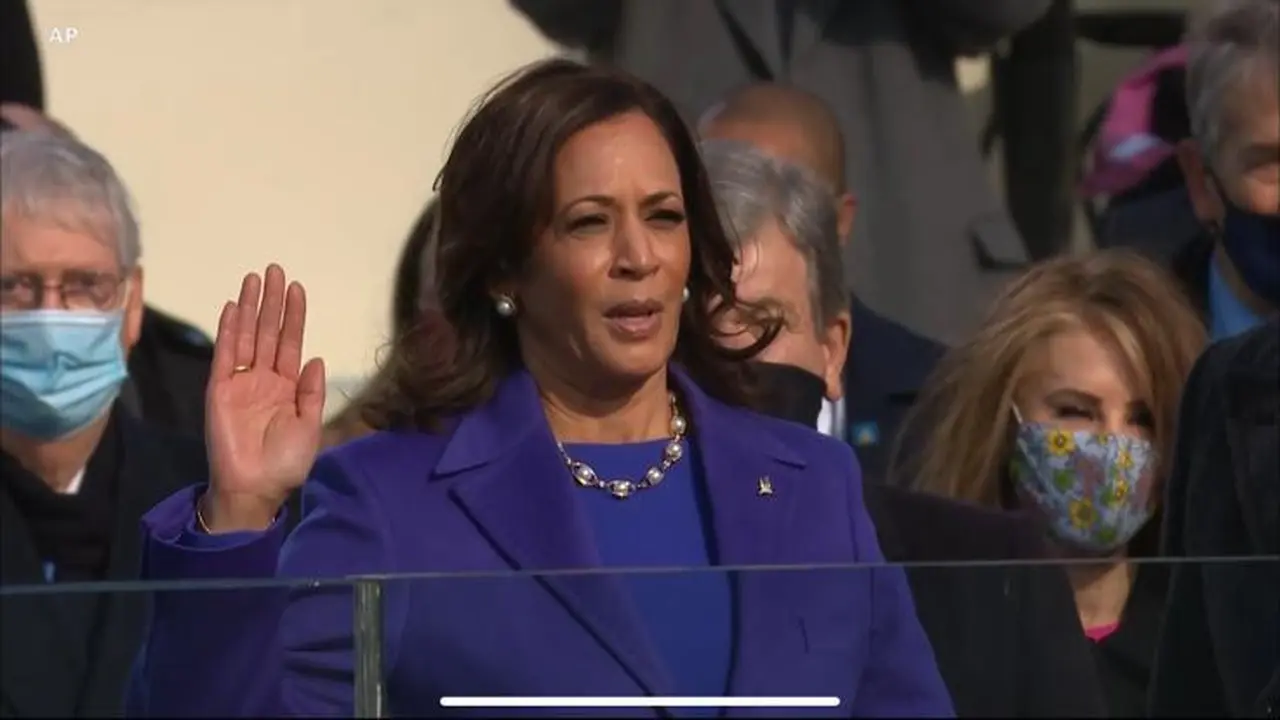 Kamala Harris resmi dilantik menjadi wakil presiden Amerika Serikat pada Rabu (20/1/2021) di Gedug Capitol Hill AS.