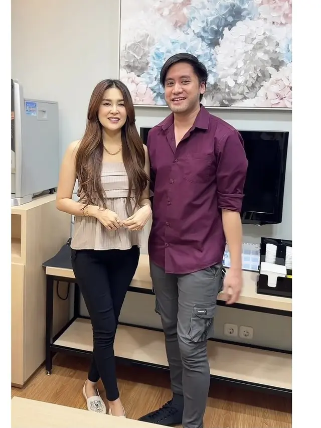 7 Potret Kevin Aprilio dan Vicy Melanie Umumkan Kehamilan Pertama, Dinantikan 2 Tahun