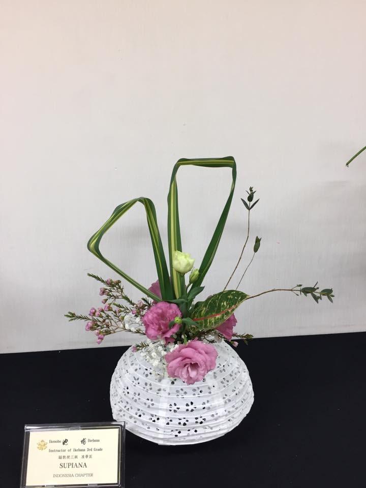 Merangkai Bunga Memaknai Hidup Sekaligus Relaksasi Dengan Ikebana Lifestyle Fimela Com