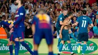 Cristiano Ronaldo merayakan gol ke gawang Barcelona bersama para pemain Real Madrid (Foto: BBC)