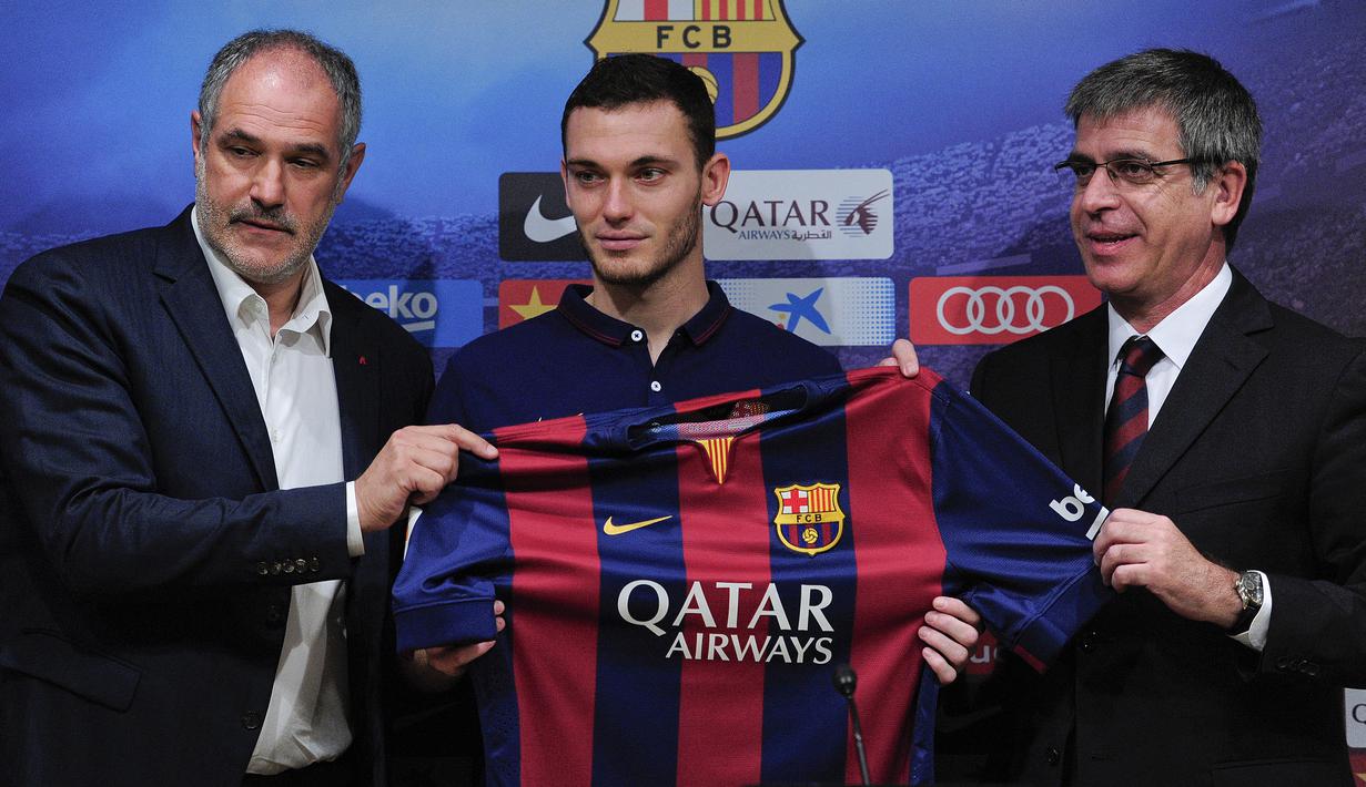 Pada 10 Agustus 2014 Thomas Vermaelen resmi dikontrak Barcelona dengan nilai transfer 15 juta pound dalam durasi kontrak selama 5 tahun. Total 4 musim memperkuat Barcelona hingga akhir musim 2018/2019 ia tampil dalam 53 laga dengan torehan 1 gol dan 1 assist. (AFP/Josep Lago)