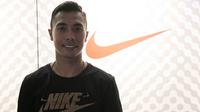 Atlet triathlon andalan Indonesia, Jauhari Johan, pada acara peluncuran sepatu baru Nike di Grand Indonesia, Jakarta, Kamis (22/2/2018). (Bola.com/Reza Bachtiar)
