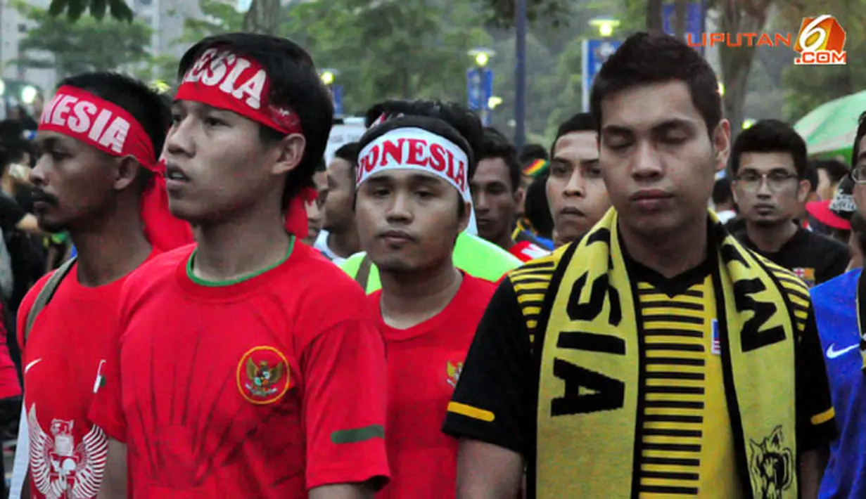 Suporter Laga Pertandingan Piala AFF Suzuki 2012 antara Malaysia vs Indonesia di Stadion Bukit Jalil, Kuala Lumpur, Malaysia, pada 1 November 2012.