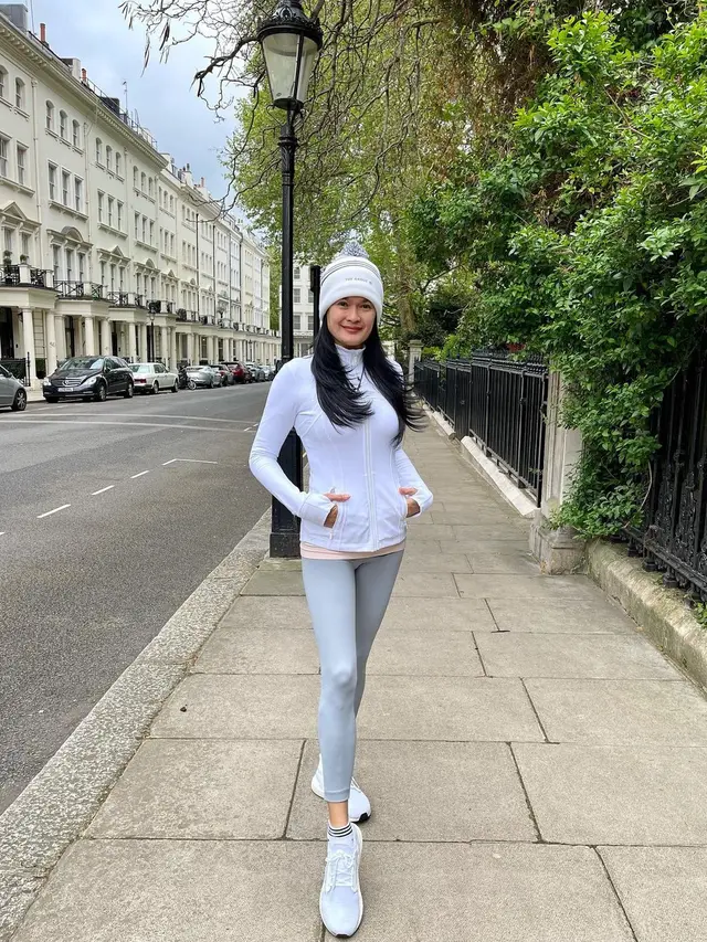 7 Gaya Stylish Donna Harun, Nenek dengan 4 Cucu yang Tetap Awet Muda