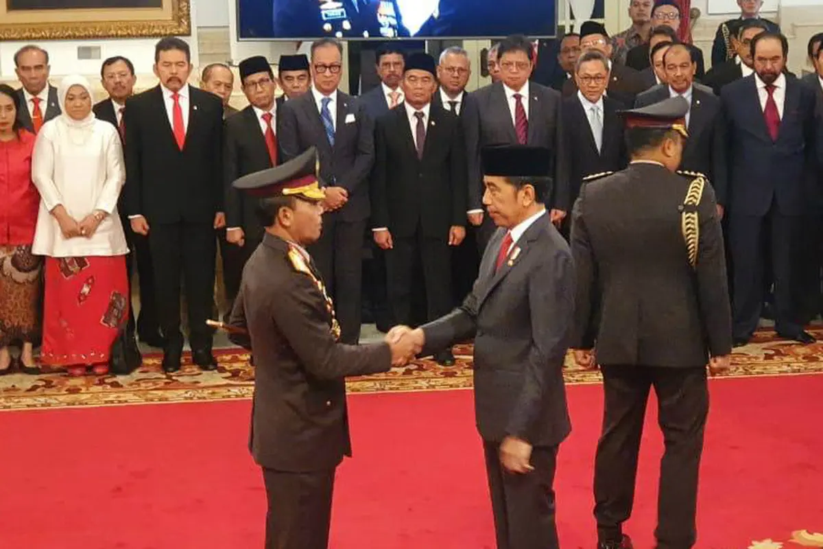 Presiden Joko Widodo melantik Idham Azis sebagai Kapolri.