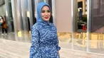 Nindy Ayunda menjadi sorotan netizen usai mantap menggunakan hijab. Keputusannya ini dibuat kala dirinya menjalani ibadah umroh beberapa waktu lalu. (Liputan6.com/IG/@nindyayunda)