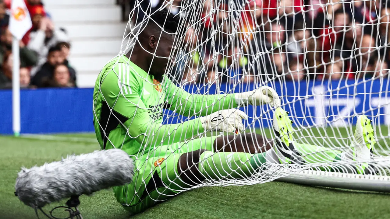Foto: Blunder Kiper Baru MU Andre Onana saat Laga Debutnya di Old Trafford, Dibobol dari Tengah Lapangan