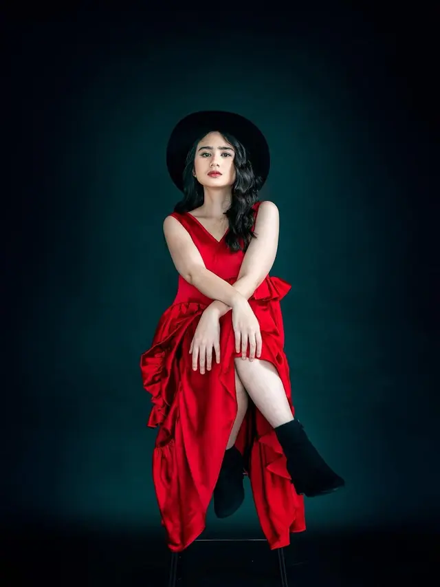 FOTO: Gaya Tissa Biani saat Pai Outfit Merah, Elegan dan Memesona