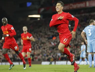 Para pemain Liverpool merayaan gol yang dicetak oleh Roberto Firmino ke gawang Stoke pada laga Premier League di Stadion Anfield, Inggris, Rabu (28/12/2016). Liverpool mennag 4-0 atas Stoke. (Reuters/Darren Staples)