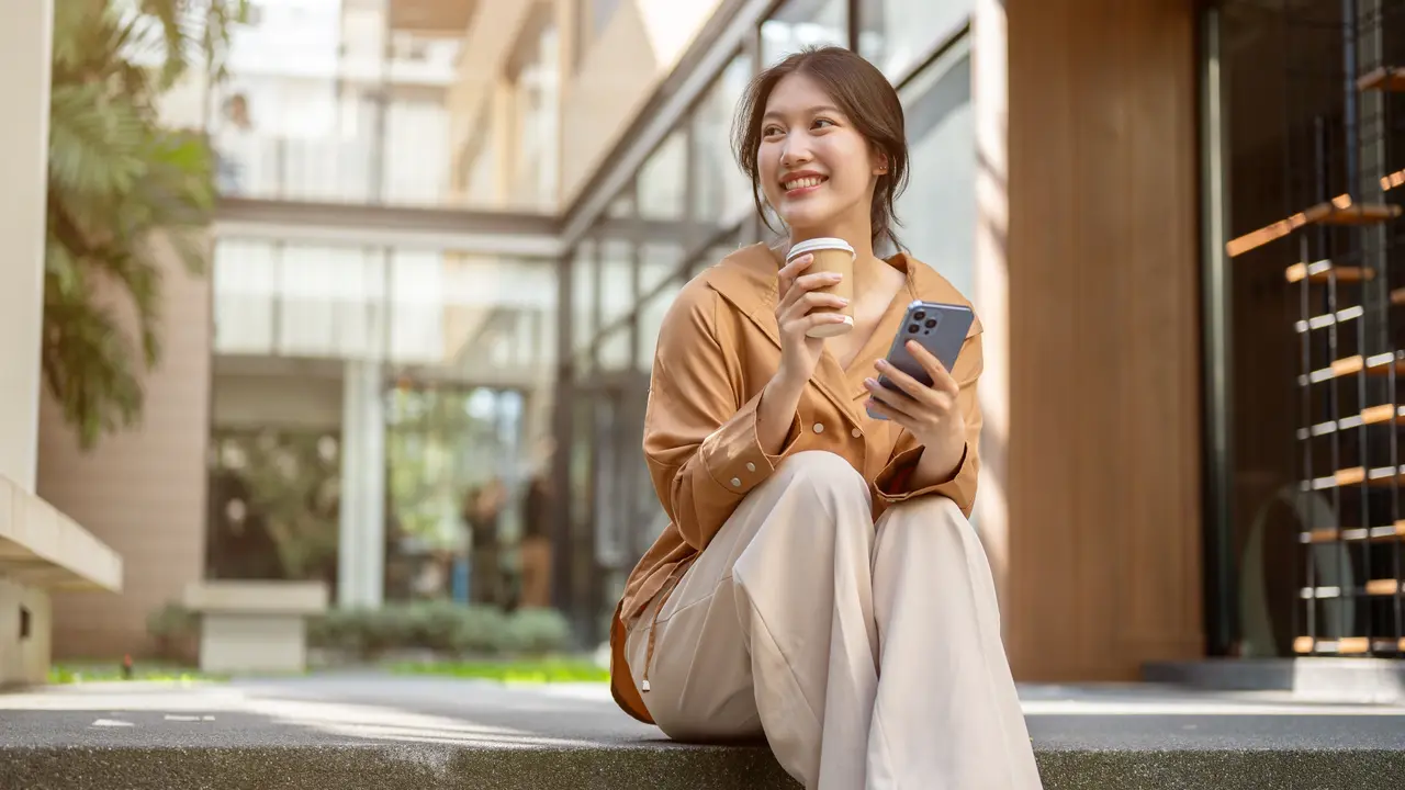 wanita agustus bahagia mandiri