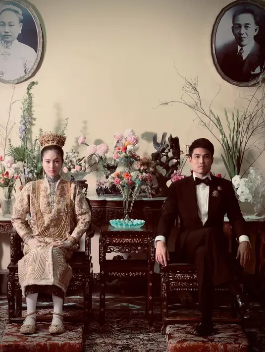 Upacara pernikahan mereka mengambil tema Phuket Baba Wedding atau pernikahan peranakan. [@niyadarweddinganswer]