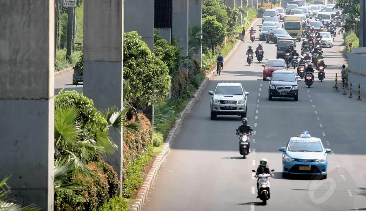 Menurut PT JM, tiang-tiang yang dibangun PT Adhi Karya itu sudah tidak sesuai dengan rancangan model stasiun yang ada saat ini, Jakarta, Rabu (2/7/14). (Liputan6.com/Faizal Fanani)