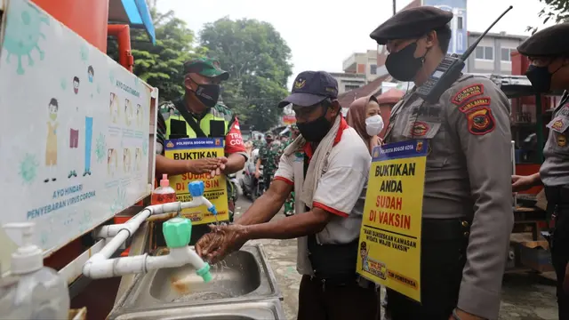 Satgas Covid-19 Kota Bogor saat gerebek vaksinasi di Pasar Anyar, Bogor