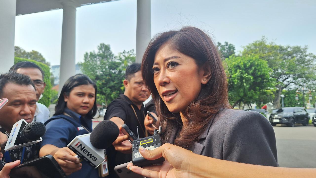 Menteri Komunikasi dan Digital (Menkomdigi) Meutya Hafid di Kompleks Istana Kepresidenan Jakarta, Jumat (1/11/2024).