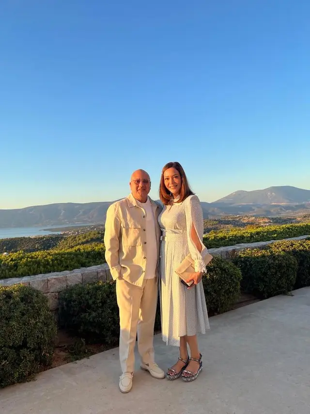 6 Potret Maia Estianty dan Irwan Mussry di Yunani, Seru Bak Bulan Madu