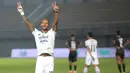 <p>Pemain Persib Bandung, David da Silva melakukan selebrasi setelah mencetak gol ke gawang Dewa United pada laga pekan ke-20 BRI Liga 1 2023/2024 di Stadion Indomilk Arena, Tangerang, Minggu (26/11/2023). (Bola.com/M Iqbal Ichsan)</p>