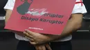 Penyidik KPK nonaktif, Novel Baswedan saat aksi bersama pegiat anti korupsi melakukan aksi di depan Gedung ACLC KPK Kuningan, Jakarta, Rabu (15/9/2021). Dalam aksinya mereka meminta Presiden Joko Widodo membatalkan pemecatan 57 pegawai KPK yang tidak lolos TWK. (Liputan6.com/Helmi Fithriansyah)
