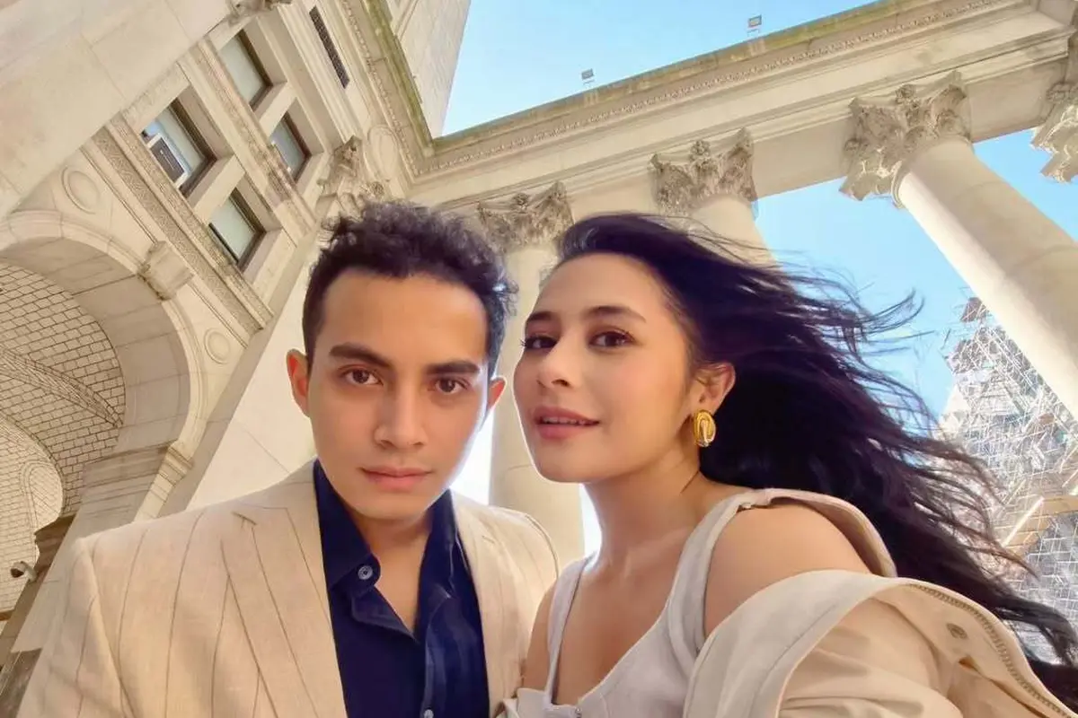 Romantis dan Elegan, Gaya Serasi Prilly Latuconsina & Omara Esteghlal Saat Worktrip di New York