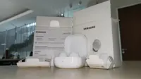 Samsung Galaxy Buds Core berserta seluruh kelengkapan produk (Unboxed). Liputan6.com/Matahari Kartika Purusakara.