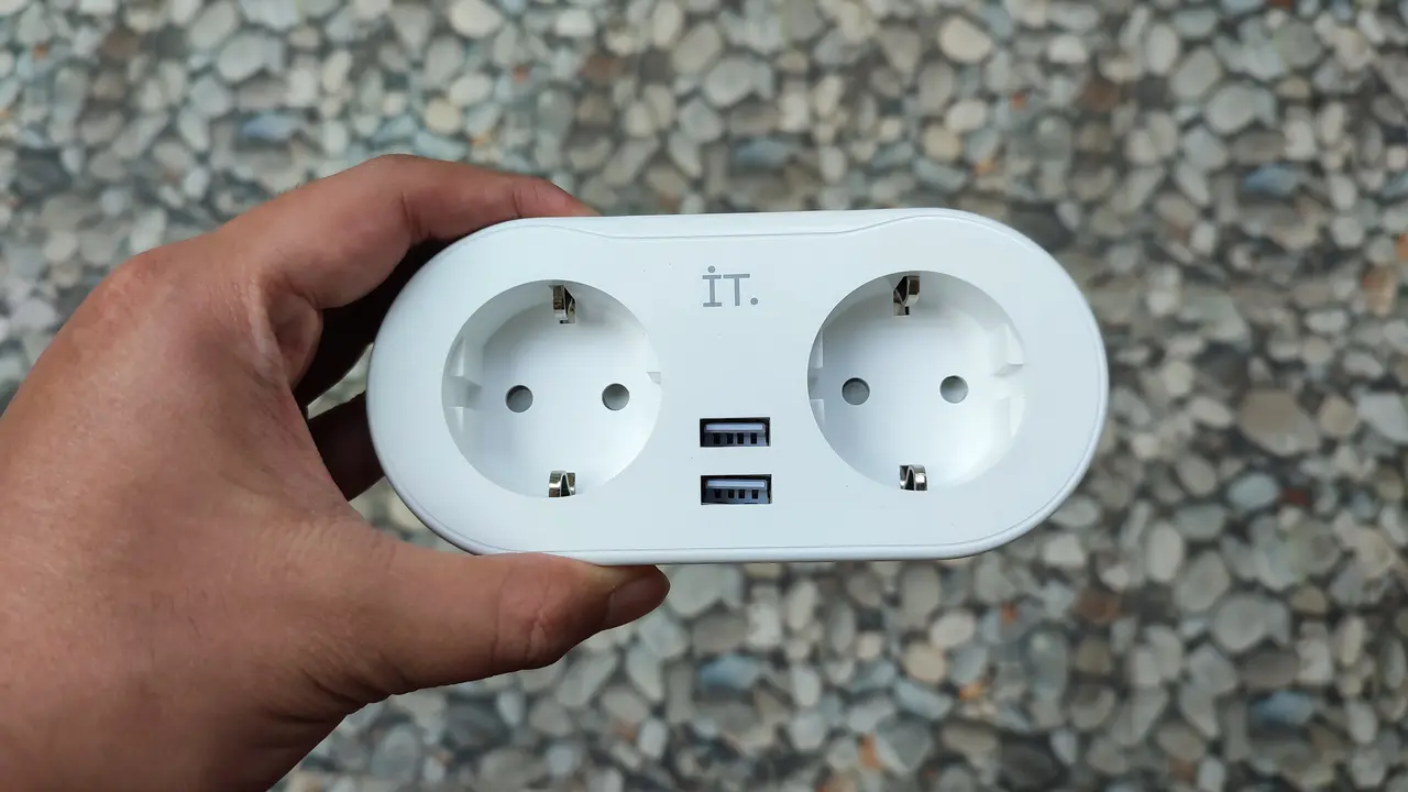 IT Smart Power Socket Dual Plug PS02 (Liputan6.com/Giovani Dio Prasasti)