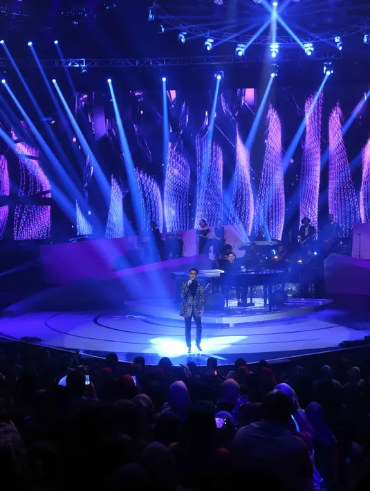 "Sekali dengar bisa langsung suka dan ngerti apa maksud lagunya. Saya sendiri suka nyanyiin lagu-lagu Mas Yovie," ujar Afgan. (Nurwahyunan/Bintang.com)