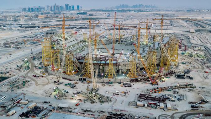 Piala Dunia 2022 Qatar: Gambar yang dirilis pada 20 November 2019, Stadion Lusail yang menjadi venue Piala Dunia 2022 sedang dalam pembangunan di utara ibu kota Qatar, Doha. Piala Dunia 2022 Qatar rencananya akan dimulai pada 21 November . (Qatar’s Supreme Committee for Delivery and Legacy/AFP)
