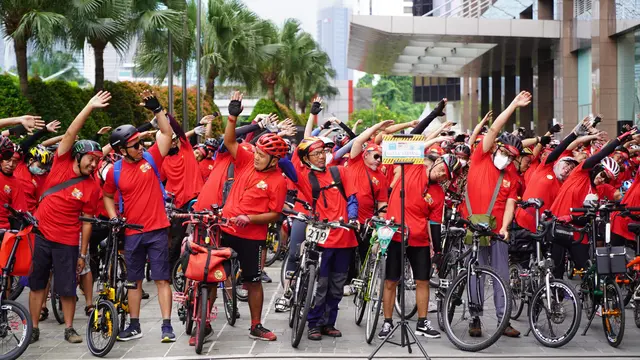 Selebrasi 50 Tahun Mie Instan Legendaris dengan Ratusan Pesepeda