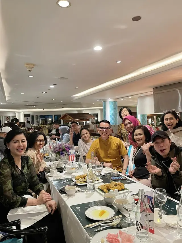 Rieta Amilia bukber dengan bestie (Instagram/rieta_amilia)