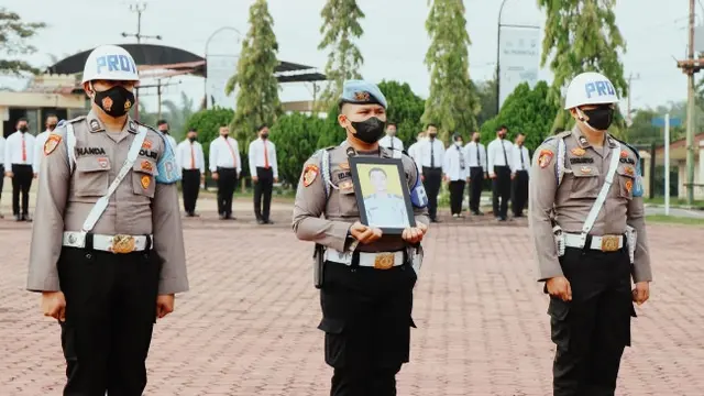 Upacara Pemecatan Tidak Dengan Hortmat anggota polisi di Polres Rokan Hilir.