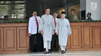 Bakal calon presiden dan wakil presiden Joko Widodo atau Jokowi (kiri) dan KH Ma'ruf Amin (kanan) sebelum tes kesehatan di RSPAD Gatot Subroto, Jakarta, Minggu (12/8). Jokowi mengaku sudah berpuasa dari semalam. (Merdeka.com/Iqbal Nugroho)