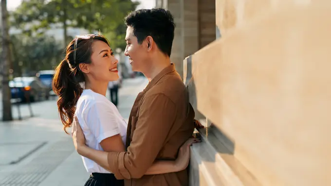 perempuan dan pasangan 23 agustus romantis