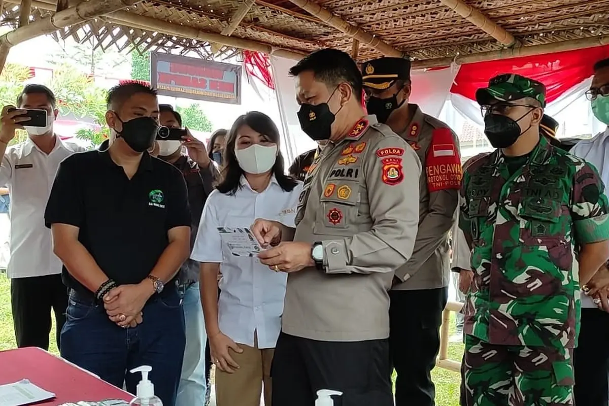 Kapolda Bali, Irjen Pol Putu Jayan Danu Putra saat peluncuran Warung Men Sampik, besutan Polres Badung
