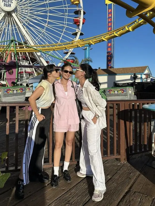 Gaya Liburan Hesti Purwadinata dan Medina Dina saat Bertemu Enzy Storia di Amerika Serikat, [credit: Instagram @hestipurwadinata]