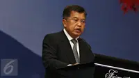 Wapres Jusuf Kalla memberi sambutan di perayaan HUT Kaisar Akihito yang digelar oleh Kedubes Jepang di kawasan Jakarta Selatan, Senin (14/12/2015). Rakyat dan pemerintah Indonesia mendoakan kesehatan bagi Kaisar Akihito. (Liputan6.com/Immanuel Antonius)