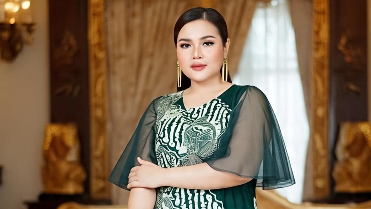 7 Model Batik Wanita Oversized Kekinian yang Elegan, Stylish di Segala Acara
