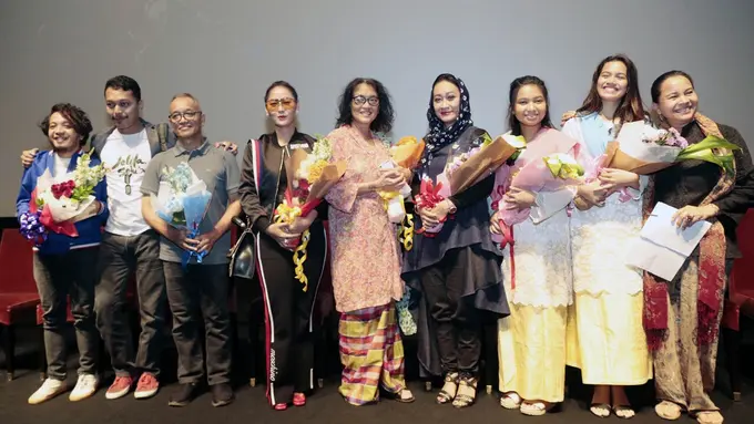 [Bintang] Shinta Wahid dan Inul Daratista