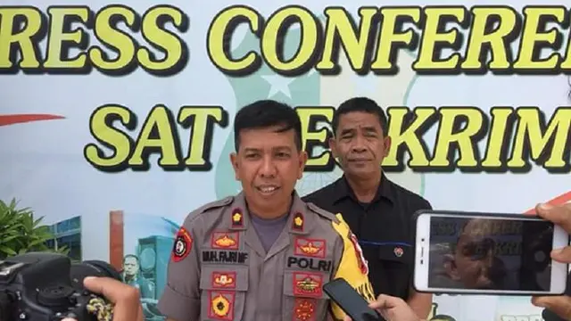 Wakapolres Gowa, Kompol Muh. Fajri Mustafa menjelaskan peran para tersangka dalam kasus kota idaman (Liputan6.com/ Eka Hakim)