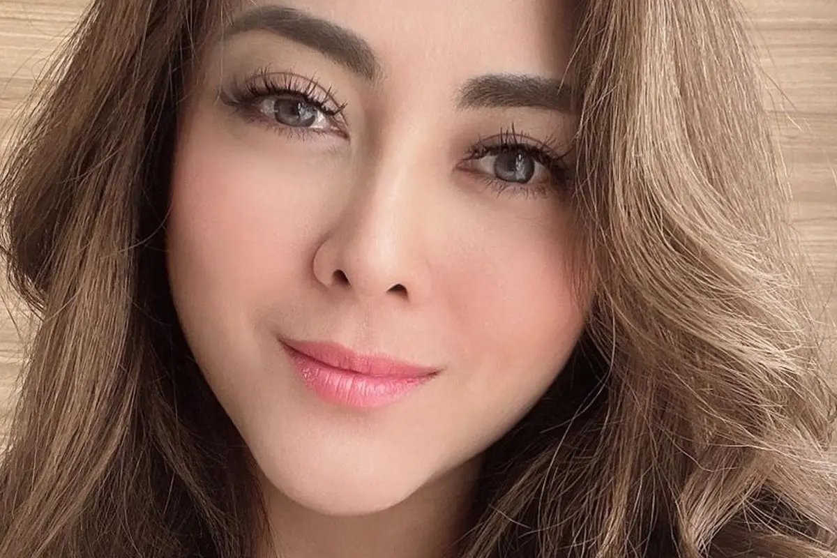 Potret Terbaru Dhena Devanka Usai Berpisah dengan Jonathan Frizzy, Cantik dan Memesona