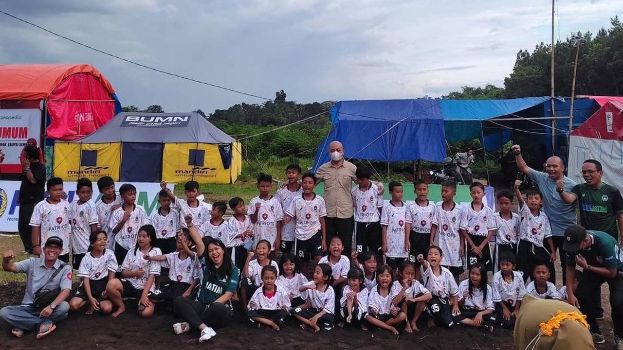 Patriots Group bekerja sama dengan PSSI Jatim mengadakan acara bertajuk Football for Hope. (Liputan6.com/ Dewi Divianti)