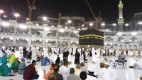 Jemaah Haji lakukan ritual thawaf di Masjidil Haram, Mekah (Liputan6.com/Muhammad Ali)