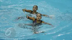 Tim Renang Indah Indonesia merebut medali perunggu di kelas Duet Technical and Free Routine SEA Games 2015 di OCBC Aquatic, National Stadium Singapura, Kamis (6/4). Tim renang indah Indonesia meraih 139.0880 poin. (Liputan6.com/Helmi Fithriansyah)