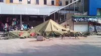 Tenda Posko Satpol PP yang dirobohkan pedagang kaki lima di Bogor, Jawa Barat, Senin (10/8/2015). (Liputan6.com/Bima Firmansyah)
