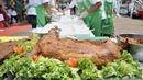 Daging kurban ala hotel bintang lima terlihat saat peluncuran Dapur Kurban di Monas, Jakarta, Senin (12/8/2019). Pemprov DKI Jakarta menggandeng juru masak profesional dalam mengolah daging kurban. (merdeka.com/Iqbal Nugroho)