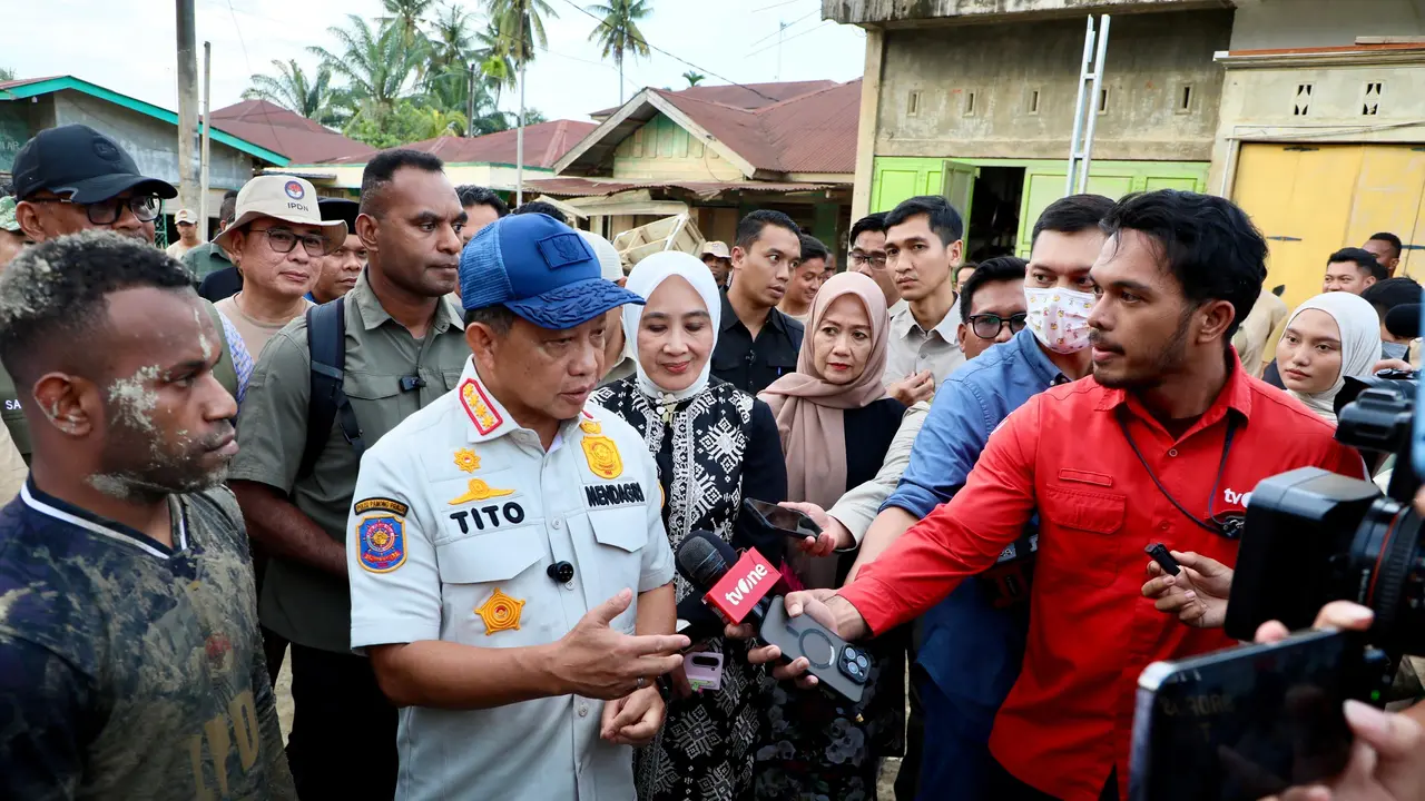 Kasatgas Tito Tinjau Pembersihan Lumpur di Aceh Tamiang, Praja IPDN Dikerahkan Pulihkan Permukiman