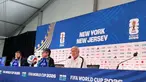 Pelatih Prancis, Didier Deschamps memberikan keterangan saat sesi konferensi pers di Metlife Stadium, New Jersey, Senin (15/6/2026). Prancis akan menghadapi Senegal pada laga Grup I Piala Dunia 2026 Rabu (17/6/2026) dini hari WIB. (Bola.com/Hery Kurniawan)
