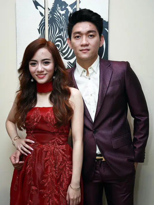 "Jadi hari ini kita lagi fitting buat prewedding besok. Kebetulan kita berangkat ke Turki sekitar 10 hari di sana buat kita prewedding," kata Ifan vokalis Seventeen di kawasan Kalibata, Jakarta Selatan, Selasa (10/5). (Deki Prayoga/Bintang.com)