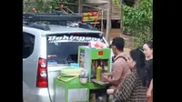 Pedagang Bakso Unik di Kalimantan, Modifikasi Mobil Jadi Tempat Jualan.&nbsp; foto: X&nbsp;@pdfperjuangan