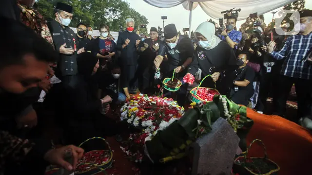 FOTO: Prosesi Pemakaman Menpan RB Tjahjo Kumolo di TMP Kalibata