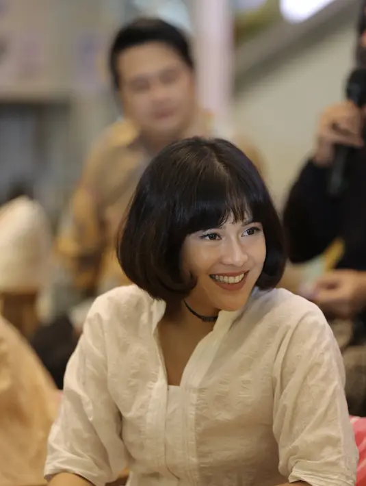 Menurut Dian, menjaga emosi yang sama di lokasi syuting berbeda itu sangat diperlukan. Untuk mengatasinya, Dian menggunakan musik sebagai media yang membantu mengatur emosinya saat berakting. (Galih W. Satria/Bintang.com)